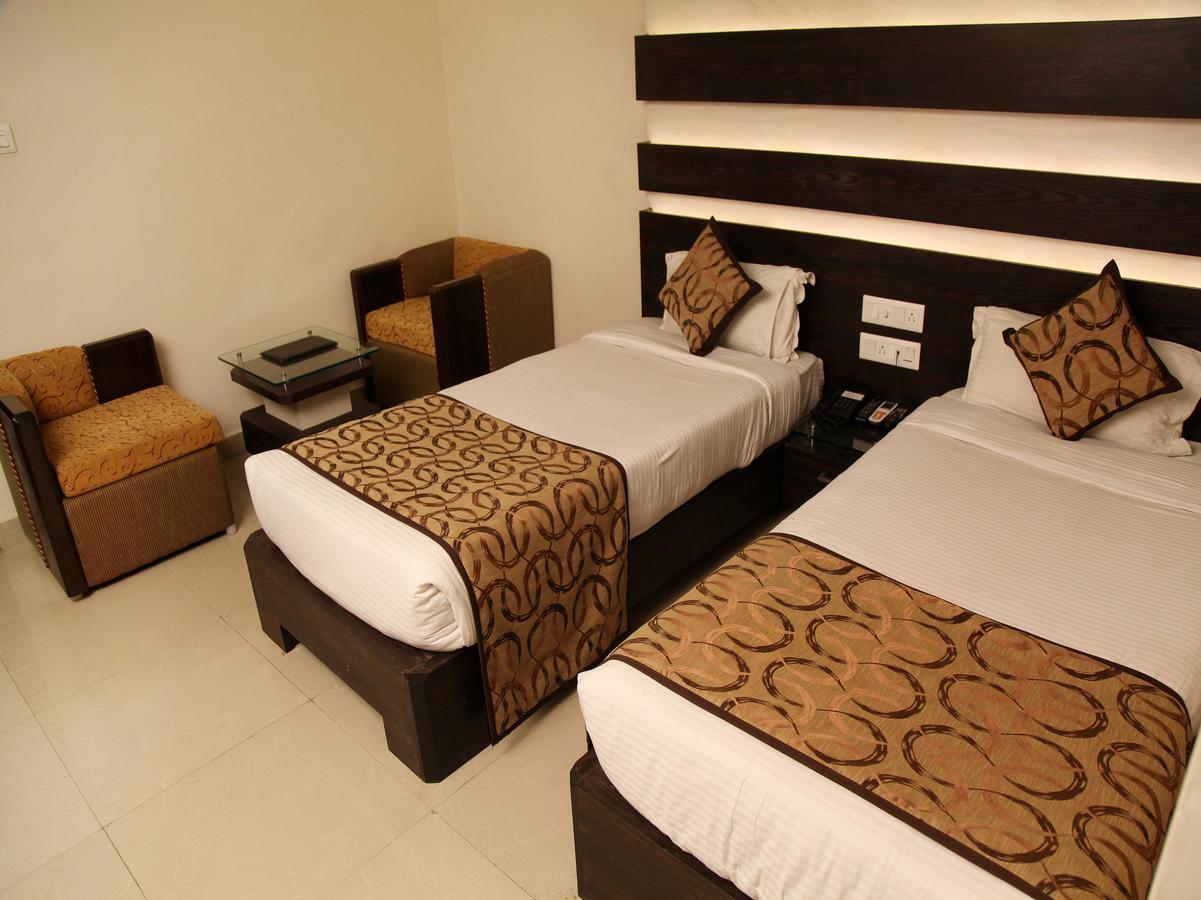 Oyo 905 Galaxy View Hotel Prayagraj Ngoại thất bức ảnh