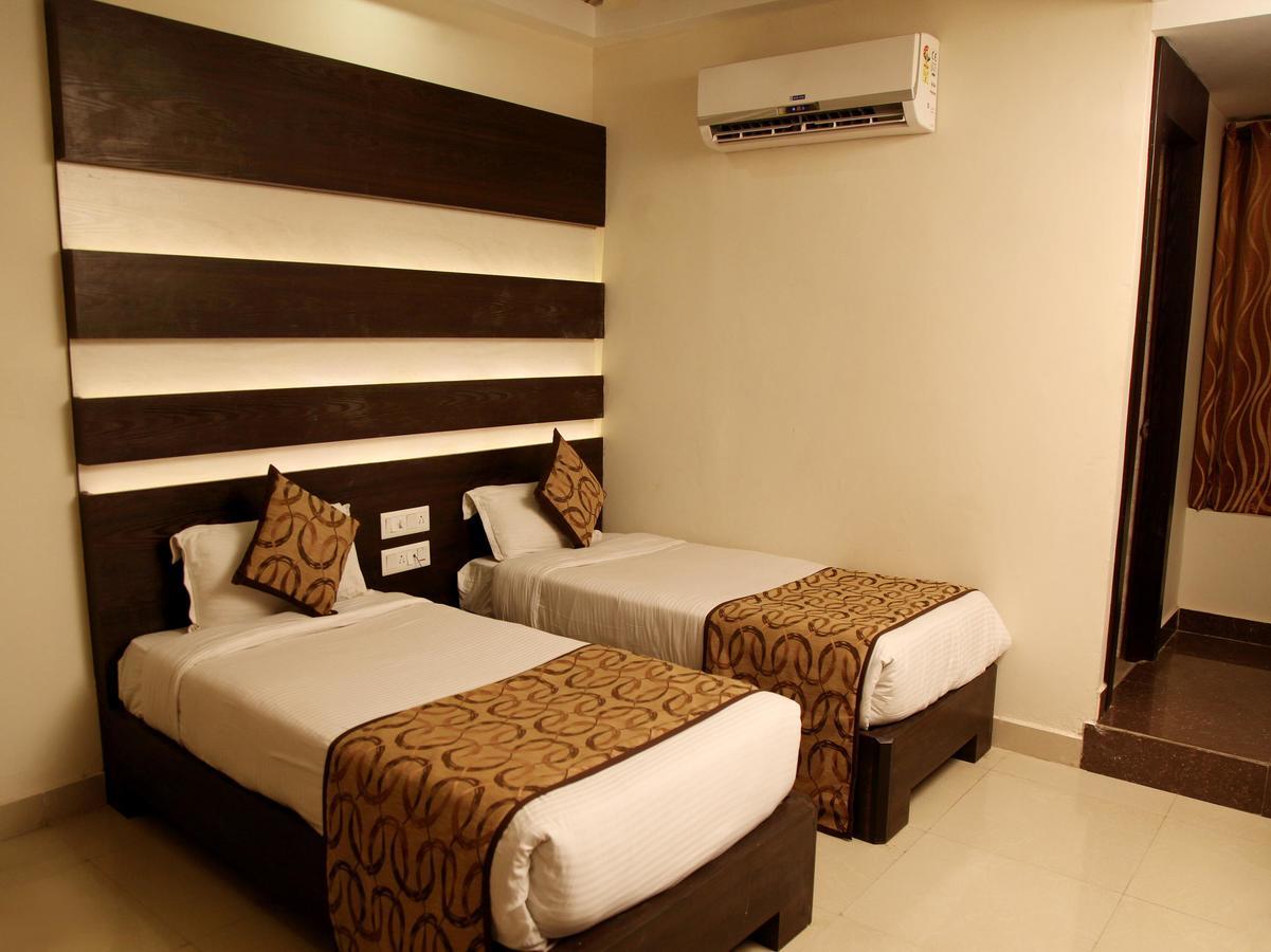 Oyo 905 Galaxy View Hotel Prayagraj Ngoại thất bức ảnh